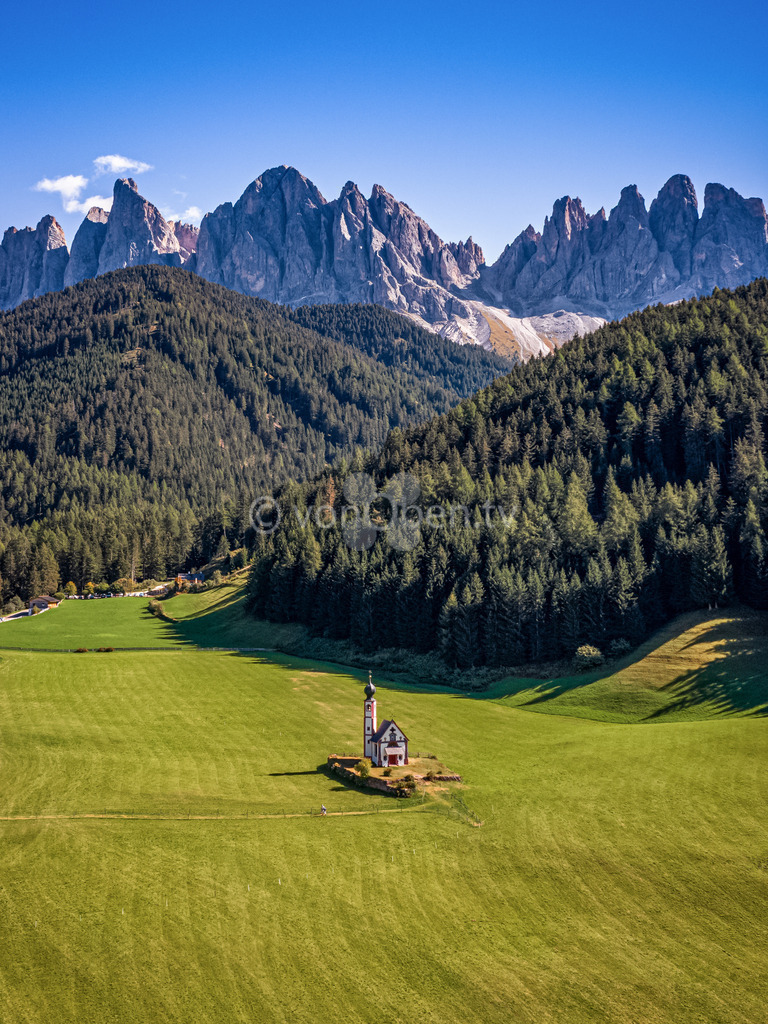 St. Johann in Ranui im Villnößtal | Luftbilder, Drohnenbilder, Oberfranken, Bayern, Kronach, Lichtenfels, Kulmbach, Thüringen, Frankenwald, Thüringerwald - Realisiert mit Pictrs.com