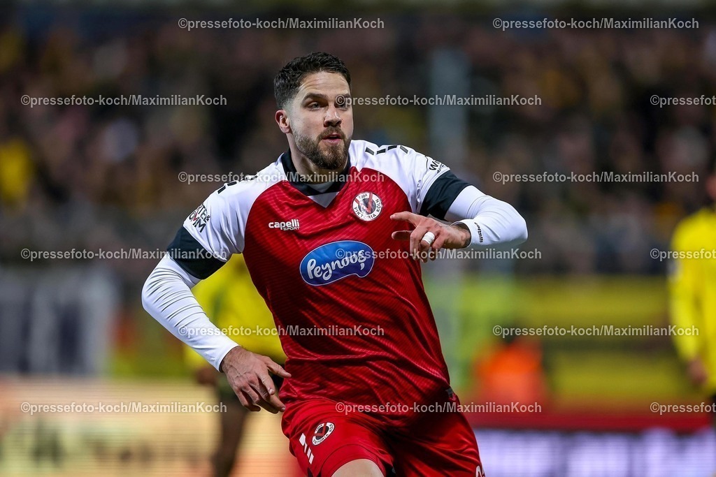 FCVK14022501062 | 14.02.2025, Fußball, FC Viktoria Köln – Alemannia Aachen, 3.Liga, Sportpark Höhenberg, Saison 2024 2025: Torjubel nach dem 2:1 durch Torschütze Lex-Tyger Lobinger (Viktoria Köln #9)DFB regulations prohibit any use of photographs as image sequences and or quasi-video.
