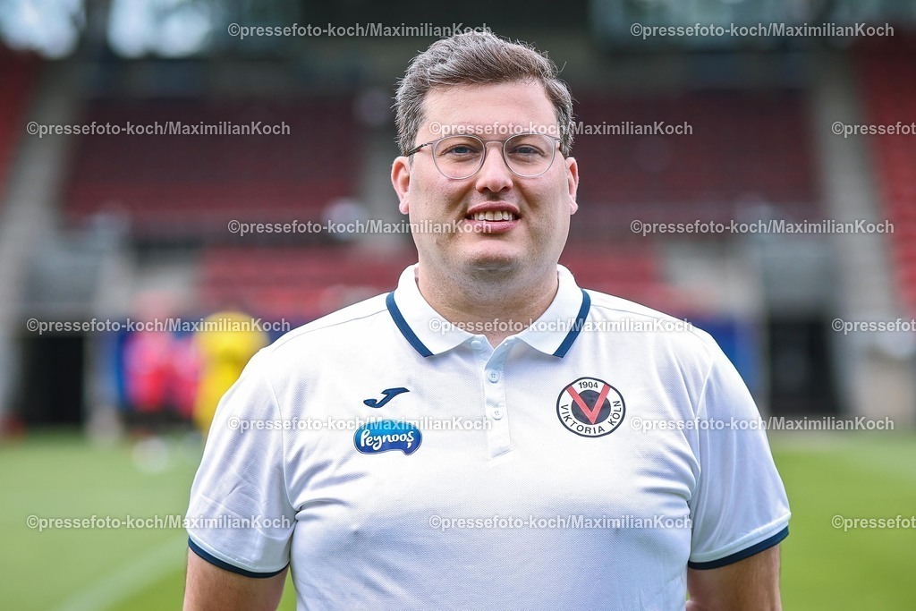 FCVK17072501095 | Halil Özcelik (Teammanager); FC Viktoria Köln 1904; 3.Liga, Porträttermin, 2025/2026, 17.07.2025