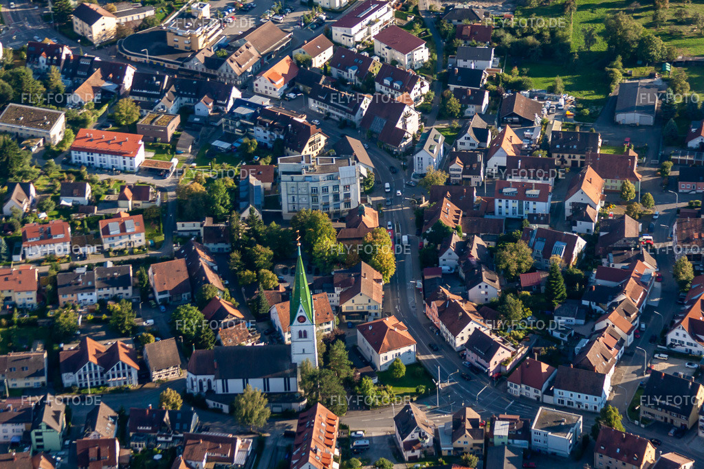 St. Martin | Luftbild: St. Martin im Ortsteil Wollmatingen in Konstanz im Bundesland Baden-Württemberg in Deutschland. Foto: IMG_71645.jpg vom 30.08.2014 durch Werner Riehm/FLY-FOTO.de - Realisiert mit Pictrs.com
