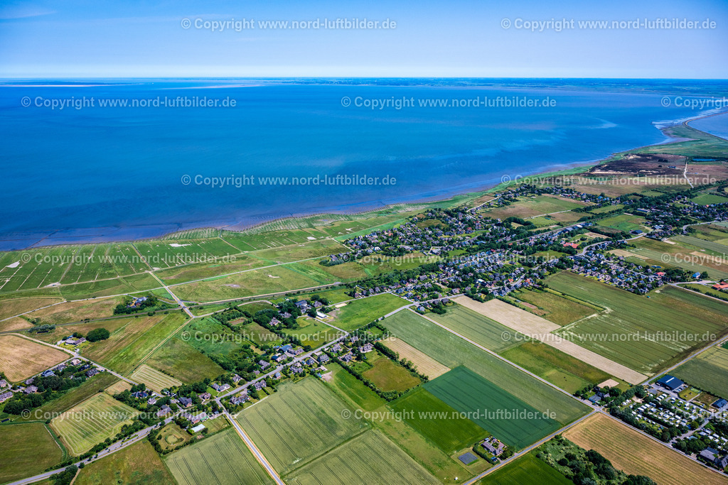 Sylt_Morsum_ELS_4056210625 | MORSUM 21.06.2025 Ortskern und Orts- Zentrum an der Meeres- Küste der Nordsee auf der Insel Sylt in Morsum im Bundesland Schleswig-Holstein. // Center on the seacoast of North Sea on Sylt Island in Morsum in the state Schleswig-Holstein. Foto: Martin Elsen