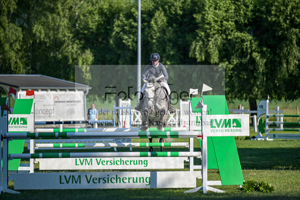 Reitturnier Voxtrup | Entdecke hochwertige Reitturnierfotos von Foto Oger. Professionell, emotional und authentisch – jetzt Lieblingsmomente im Shop bestellen.Deutschlandweite Turnierfotografie. - Realisiert mit Pictrs.com