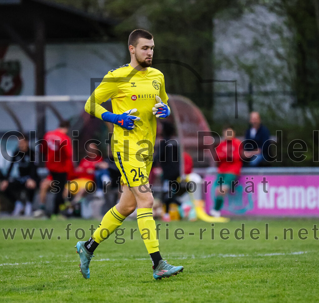 2024-04-05_015_FC_Schwaig_gegen_SV_Pullach | Oberding, Deutschland, 05.04.2024:
Fußball, Landesliga Südost 2023 / 2024, 28. Spieltag, FC Schwaig gegen SV Pullach, Endergebnis: 2:0

Torwart Maximilian Hug (FC Schwaig, #24)

Foto: Christian Riedel / fotografie-riedel.net