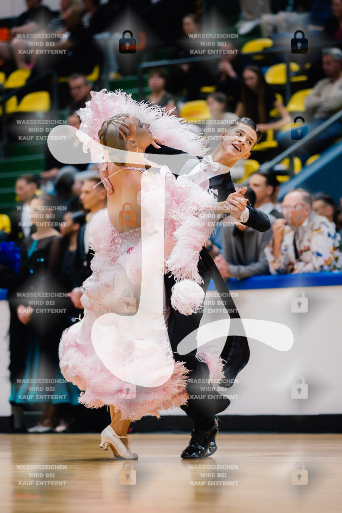 Hessen Tanzt WDSF International Open Standard 8th (32) Dmytrii Forostianov _ Helene Novalee Tilgert (Grün-Gold-Club Bremen)-2025-05-17-8631 | Webshop for digital downloads and prints of dance sport, event & show photographer Julian Link - Realisiert mit Pictrs.com