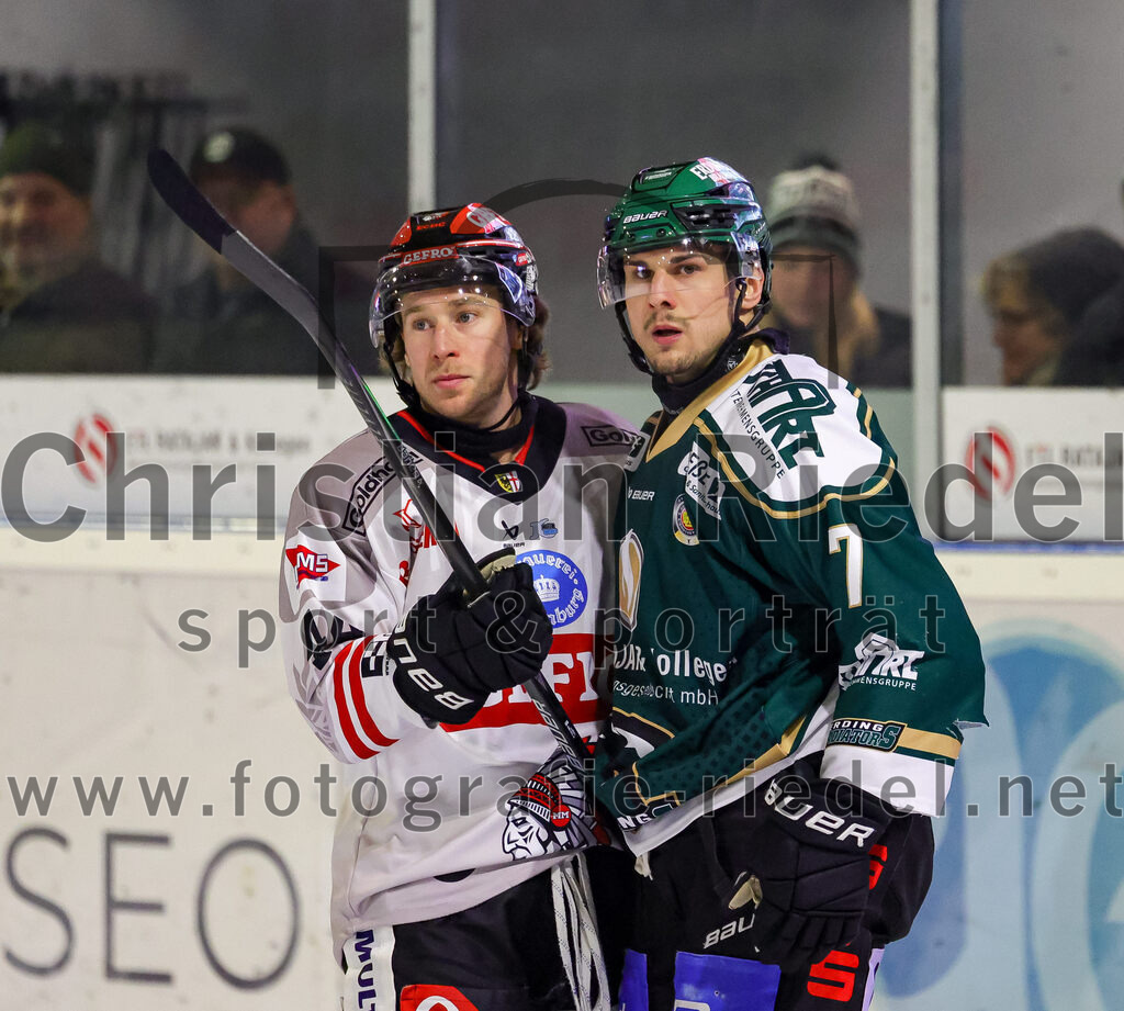 2025-12-14_128_TSV_Erding_gegen_ECDC_Memmingen_Indians | Erding, Deutschland, 14.12.2025:Eishockey, Oberliga Süd 2025 / 2026, 26. Spieltag, TSV Erding gegen ECDC Memmingen Indians, Endergebnis: 1:2Foto: Christian Riedel / fotografie-riedel.net