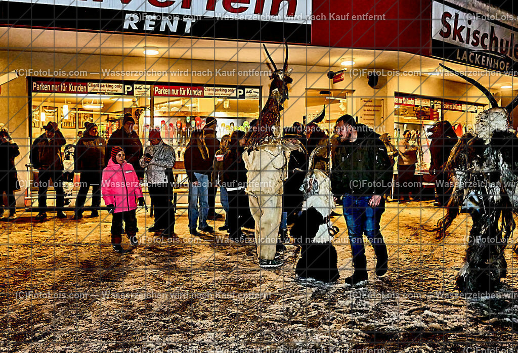 ALP5086_SKIVERLEIH-Nikolaus_Lackenhof_Oetscherteufeln | (C)FotoLois.com, Alois Spandl. SPORT2000-Nikolausempfang und Ötscherteufeln in Lackenhof im Skisportzentrum, Sa 9. Dez. 2023.