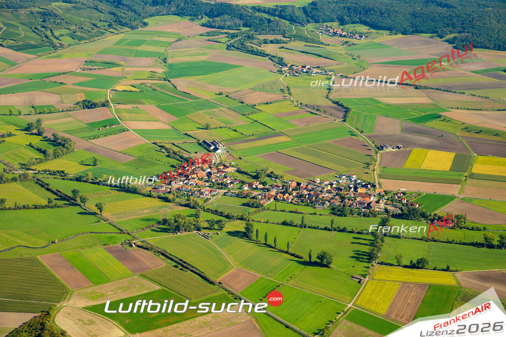 Das Luftbild zeigt : Oberndorf Ipsheim - Die Luftaufnahme wurde 2023 vom UL-Flugzeug aus erstellt ( keine Drohne ) - Hochauflösende Luftaufnahme - Für grossformatige Ausdrucke geeignet. Die Geschenkidee !Mit Lizenz und Bildrechte bestellbar