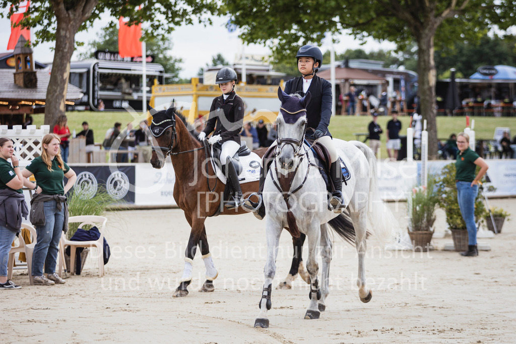 250712_BHO_ClearRoundTeam-401 | Deine schönsten Turniermomente als professionelle Fotos! Entdecke hochwertige Pferdesport-Fotografie im Online-Shop. Jetzt Fotos finden & bestellen!