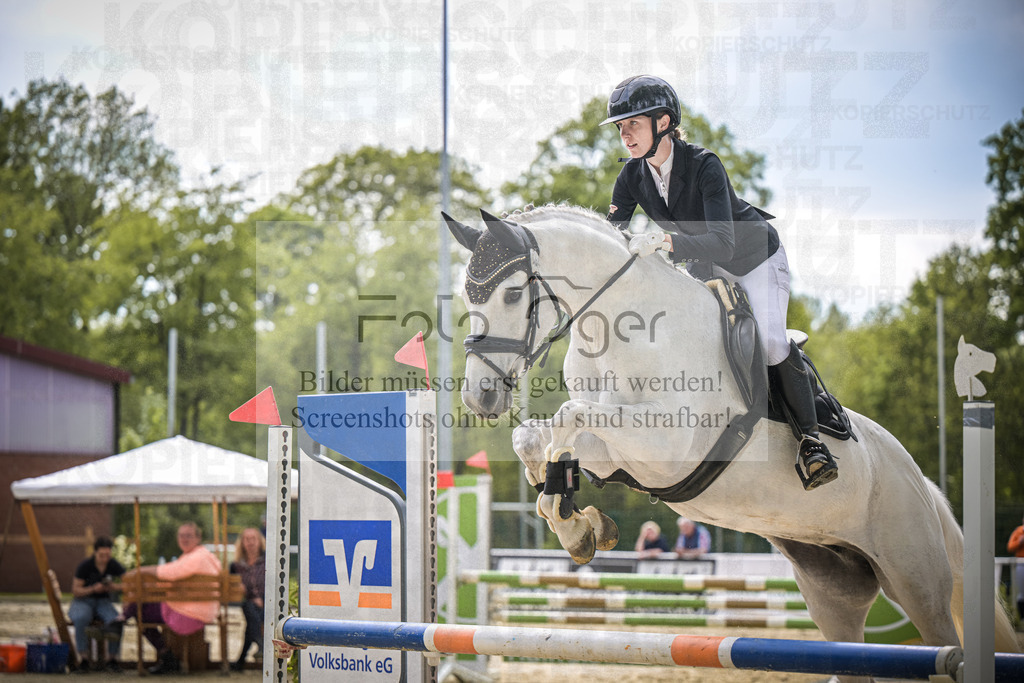 DOS_1182 | Entdecke hochwertige Reitturnierfotos von Foto Oger. Professionell, emotional und authentisch – jetzt Lieblingsmomente im Shop bestellen.Deutschlandweite Turnierfotografie. - Realisiert mit Pictrs.com