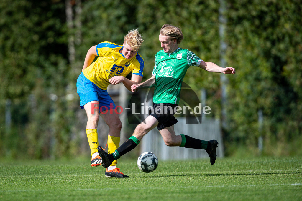 SC Böbing gegen TSV Altenstadt II | Fußball A-Klasse Herren Oberbayern Zugspitze Gruppe 8 7. Spieltag, SC Böbing gegen TSV Altenstadt II, 20240915,Daniel Probst (SC Böbing 5) am Ball,2024-09-15 in Böbing (Sportplatz Böbing), Daniel Probst (SC Böbing 5), Meiko Barlag (TSV Altenstadt II 3)Copyright: WolfgangxLindner www.foto-lindner.de / shop.foto-lindner.de