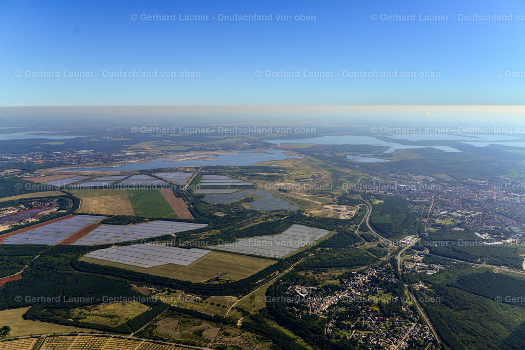 3636904 | SENFTENBERG 25.08.2016 Landschaft mit Felder und Wald mit Blick auf den Großräschner See bei Senftenberg im Bundesland Brandenburg, Deutschland. // Landscape with fields and forest with a view of the Grossraeschner See near Senftenberg in the state Brandenburg, Germany. Foto: Gerhard Launer