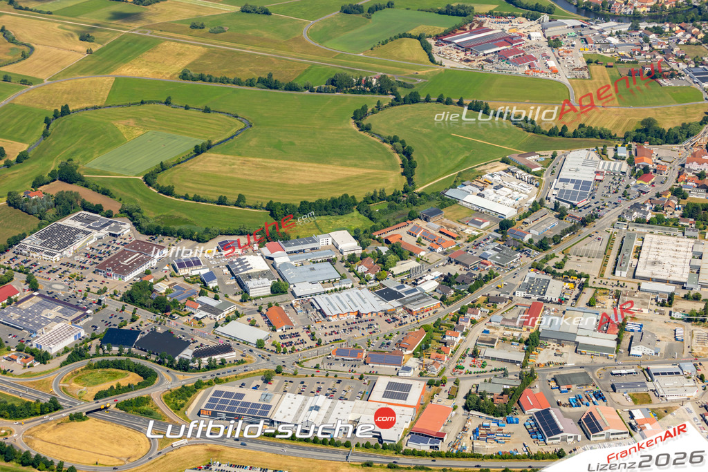 Das Luftbild zeigt : Janahof Cham - Die Luftaufnahme wurde 2023 vom UL-Flugzeug aus erstellt ( keine Drohne ) - Hochauflösende Luftaufnahme - Für grossformatige Ausdrucke geeignet. Die Geschenkidee !Mit Lizenz und Bildrechte bestellbar
