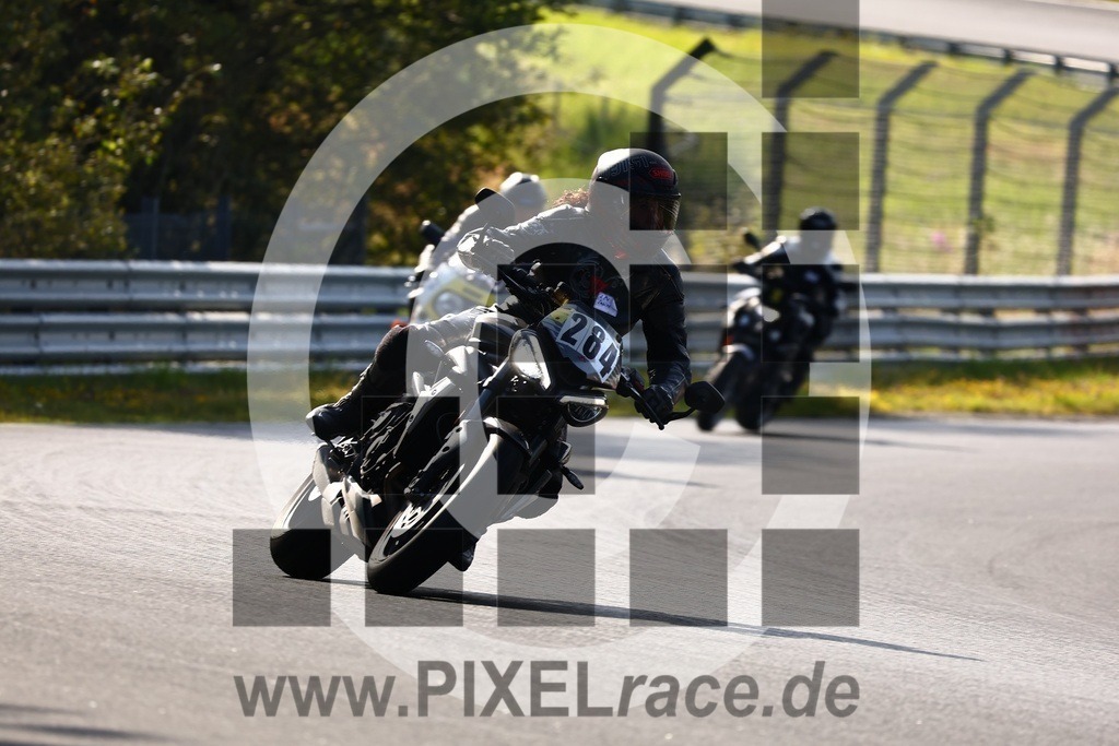 0284-20240730_03174 | Schöne Erinnerungen an spannende Momente - das festzuhalten ist unser Job. PIXELrace.de ist seit 2003 auf den Rennstrecken Europas unterwegs um die Action draußen beim Fahren und die wunderbare Stimmung imm Fahrerlager für euch einzufangen.