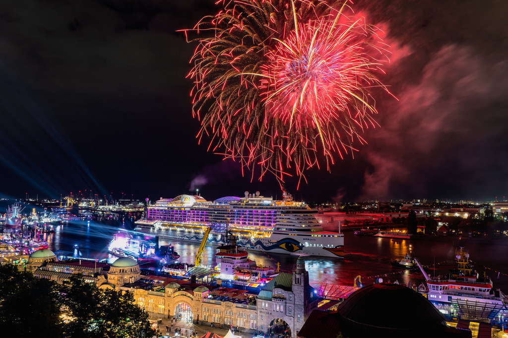 AIDAperla - Feuerwerk2 | hafenmomente - Realisiert mit Pictrs.com