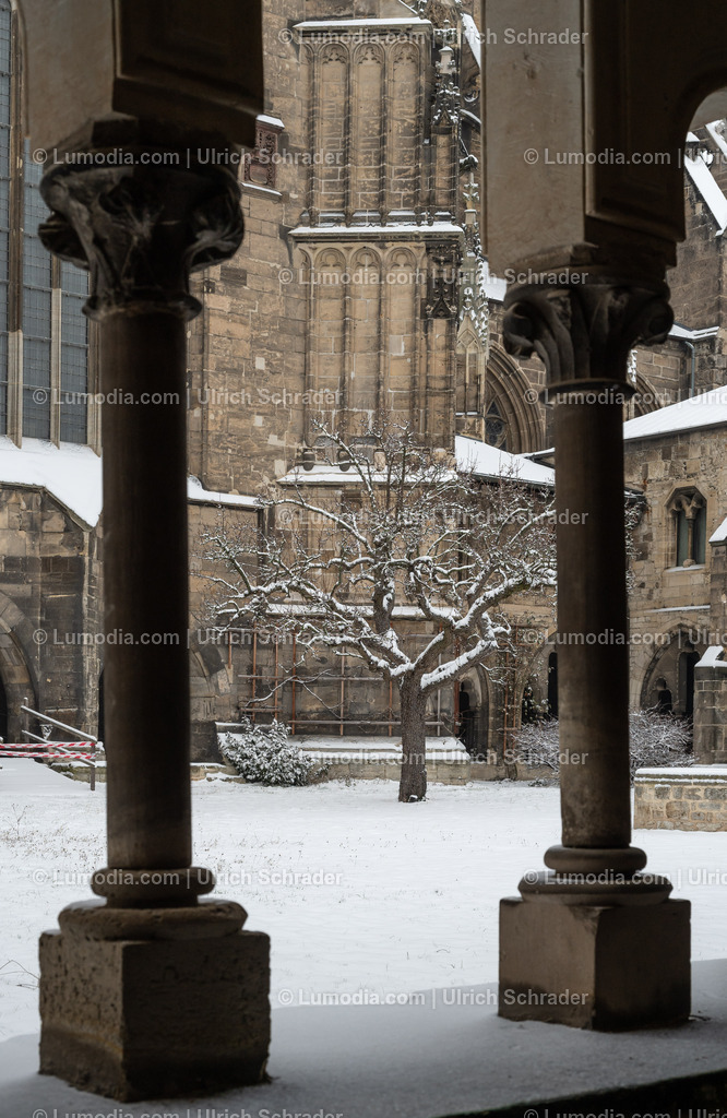 10049-13934 - Verschneiter Dom in Halberstadt | Stockfoto und Bilderpool mit Bildmaterial aus Deutschland, dem Harz, Halberstadt, Quedlinburg, Wernigerode und weltweit. Qualitativ hochwertige und professionelle Fotos anschauen und kaufen. - Realisiert mit Pictrs.com