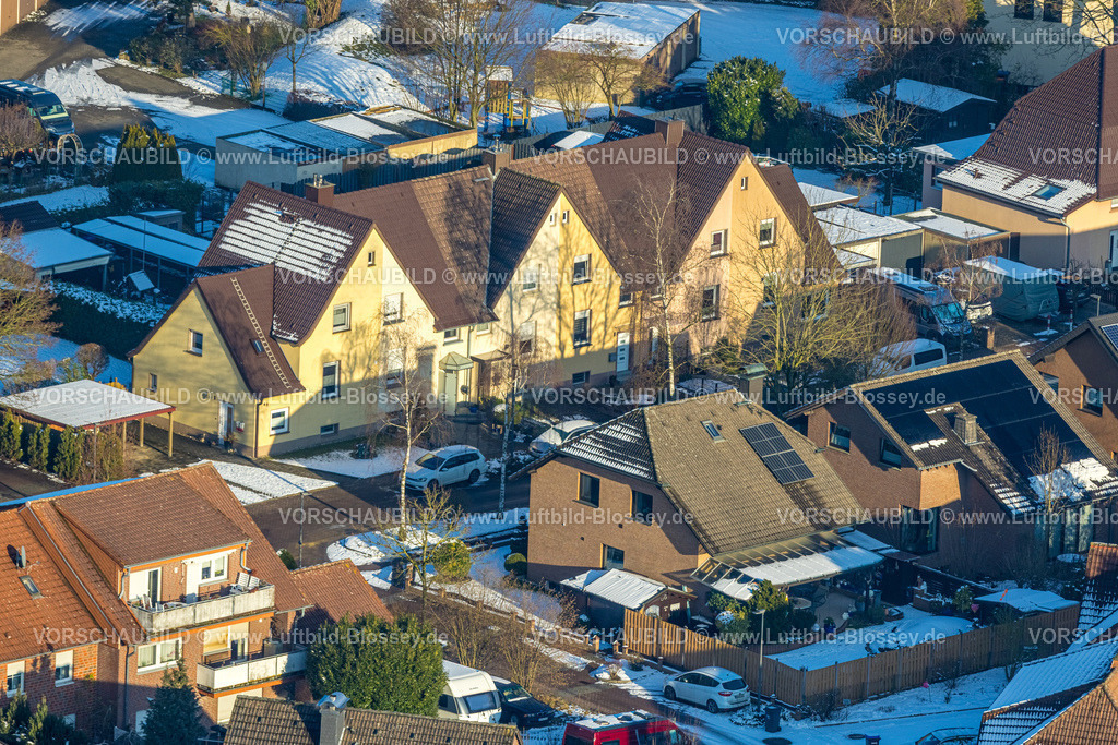 Hamm260105324 | Luftbild, Dreier Wohnhaus Reihenhaus an der Schäferstraße, Winterlandschaft, Uentrop, Hamm, Ruhrgebiet, Nordrhein-Westfalen, Deutschland