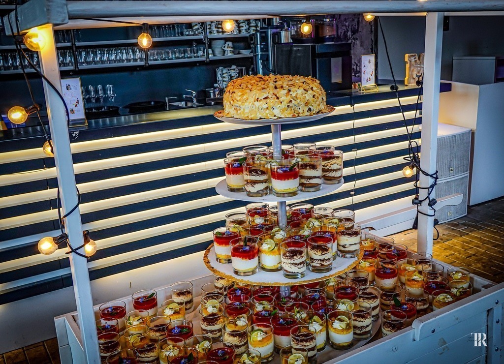 13b0c0c1396e4c01b18581253cdfbae4 | traudl_s_fotos