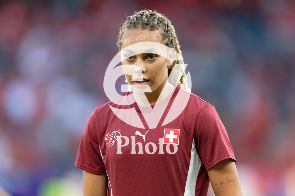 Spain v Switzerland - UEFA Women's EURO 2025 Quarter-Final | BERN, SWITZERLAND - JULY 18: Alayah Pilgrim of Switzerland  during warm-up priot the UEFA Women's EURO 2025 Quarter-Final match between Spain v Switzerland at Stadion Wankdorf on July 18, 2025 in Bern, Switzerland. (Photo by Giuseppe Velletri/Sports Press Photo/Getty Images)