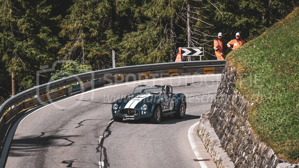 19. Arosa ClassicCar 2023 - 2. September 2023 | 19. Arosa ClassicCar 2023
Arosa, Schweiz
Luchsinger Hermann aus Schwanden GL mit der Startnummer 258 in einem Shelby Cobra 427 S/C, Jahrgang 1965, in der Klasse Classic Trophy.
@arosaclassiccar, @arosa.official, #arosaclassiccar, #arosa, #76curves, #classiccar
Bild: Sportfotografie Markus Aeschimann | www.markus-aeschimann.ch - Realisiert mit Pictrs.com