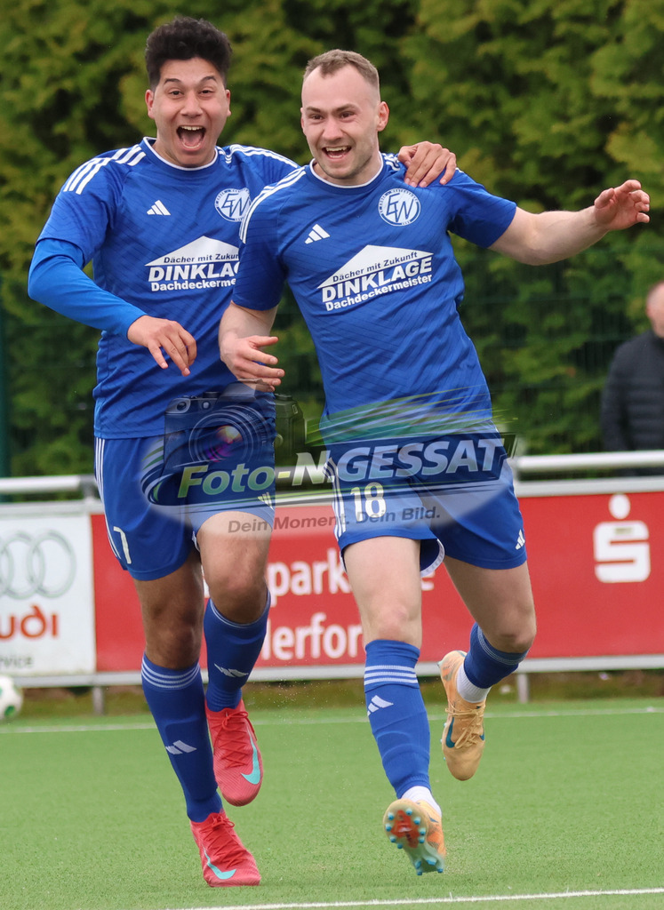 SC Enger - SV Enger-Westerenger | Auf dem Bild zu sehen: blau SV Enger-Westerenger v.l.: Abdullah Solak, Marlon Meyer SC Enger, SV Enger-Westerenger, Saison 25/26, Kreisliga A, Enger, Deutschland - Realisiert mit Pictrs.com