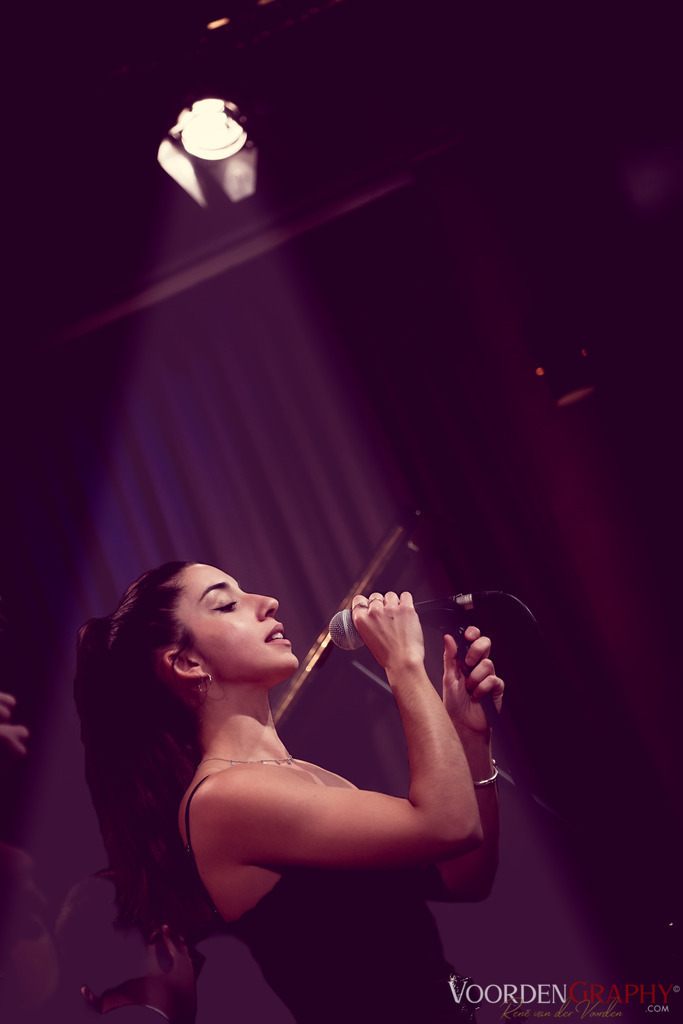 2024 Paula Bilá with The LEANING IN @ Ella & Louis Mannheim | Sharing this post is free, but must be credited to René van der Voorden // www.voordengraphy.com.PLEASE NOTE - Do not download, use, crop, filter or edit any photo. For licence payment contact rene@van-der-voorden.com - Realisiert mit Pictrs.com