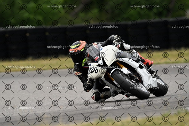 25bt02-1535 | markuskiefer.com - Realisiert mit Pictrs.com