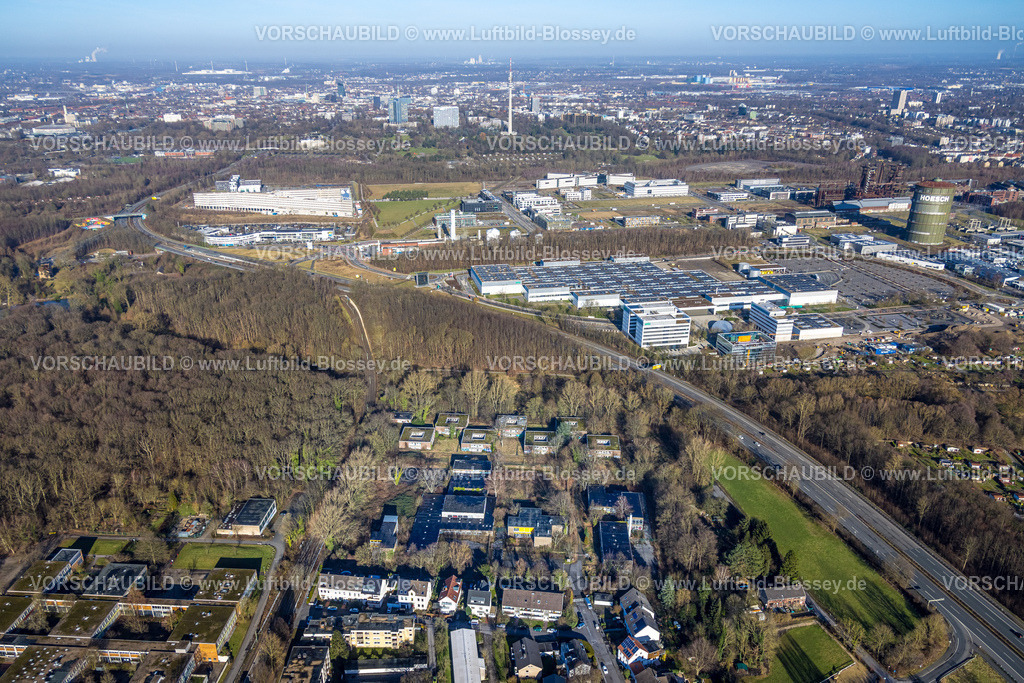 Dortmund240101255 | Luftbild, ehemalige Erstaufnahmeeinrichtung EAE für Flüchtlinge, Gelände zwischen Bundesstraße B54 Abfahrt und Glückaufsegenstraße, geplantes Baugebiet für Wohnhäuser, hinten Technologiepark Gewerbegebiet Phoenix West und Westfalenpark mit Florianturm, Verkehrssituation, Hacheney, Dortmund, Ruhrgebiet, Nordrhein-Westfalen, Deutschland