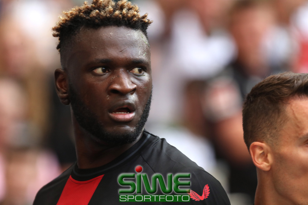 1.Fussball-Bundesliga  :  Borussia Mönchengladbach--Bayer 04 Leverkusen    2.Sptg. | 26.08.2023 Fussball,GER, Saison 2023/2024;         1.Bundesliga;   2. Spieltag;
VFL Borussia Mönchengladbach--Bayer 04 Leverkusen :  Victor Boniface (22/B04) schaut recht grimmig drein nach seinem Tor zum 0:1.

DFL REGULATIONS PROHIBIT ANY USE OF PHOTOGRAPHS AS IMAGE SEQENCES AND/OR QUASI-VIDEO. - Realisiert mit Pictrs.com