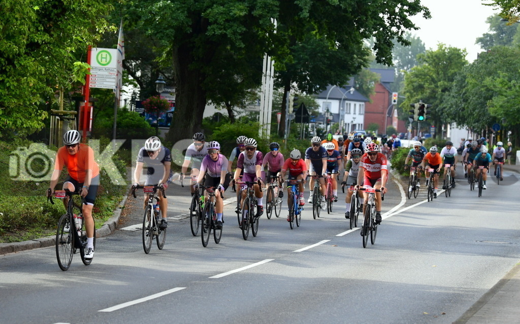 KBS Picture_Cyclassica-Hamburg_200823_008 | Hauptstrasse in Rellingen das Jedermannfeld 100KM ,
Bemer Cyclassics Hamburg Radrennen 2023 , 
Durch Hamburg und Schleswig-Holsten ,
UCI-WorldTour-Rennen Profi-Elite Herren ca.200KM , 
Amateurradfahrer Jedermann Rennen 60KM ,
Amateurradfahrer Jedermann Rennen 100KM , - Realisiert mit Pictrs.com