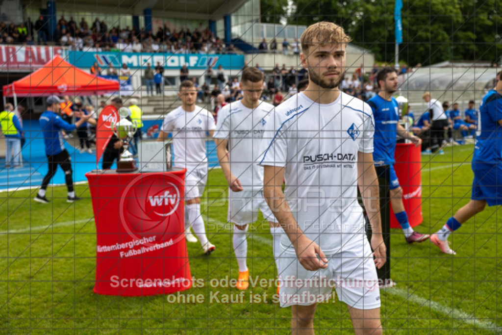 20250529_162803_0019 | #,  VfL Kirchheim (blau) vs. 1.FC Eislingen (weiß), Fußball, Bezirkspokal Finale - Bezirk Neckar/Fils, 2024/2025, Rasenplatz VfL Stadion Kirchheim, Jesinger Straße 105, 73230 Kirchheim, 29.05.2025 - 16:30 Uhr,Foto: PhotoPeet-Sportfotografie/Peter Harich