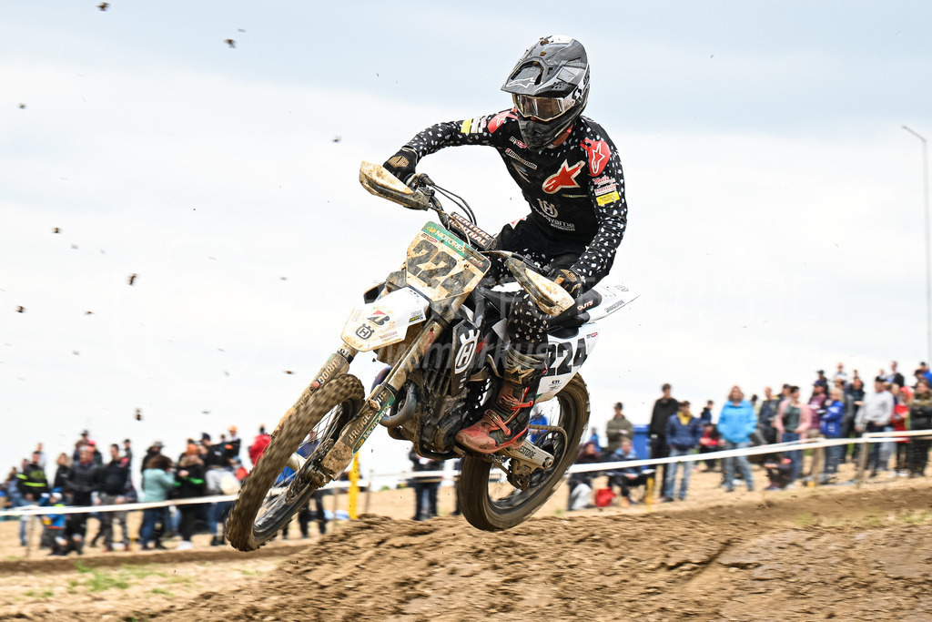 Motocross Schlatt bei Winterthur - 30. April 2023 | #224 Meile Ramon aus Kriessern (CH) auf Husqvarna in der Kategorie ProRace Serie am Motocross Schlatt bei Winterthur, 30. April 2023. 
Instagram: @mx_schlatt | @mc_wila | @sam_schweiz
Bild: Sportfotografie Markus Aeschimann | www.markus-aeschimann.ch - Realisiert mit Pictrs.com