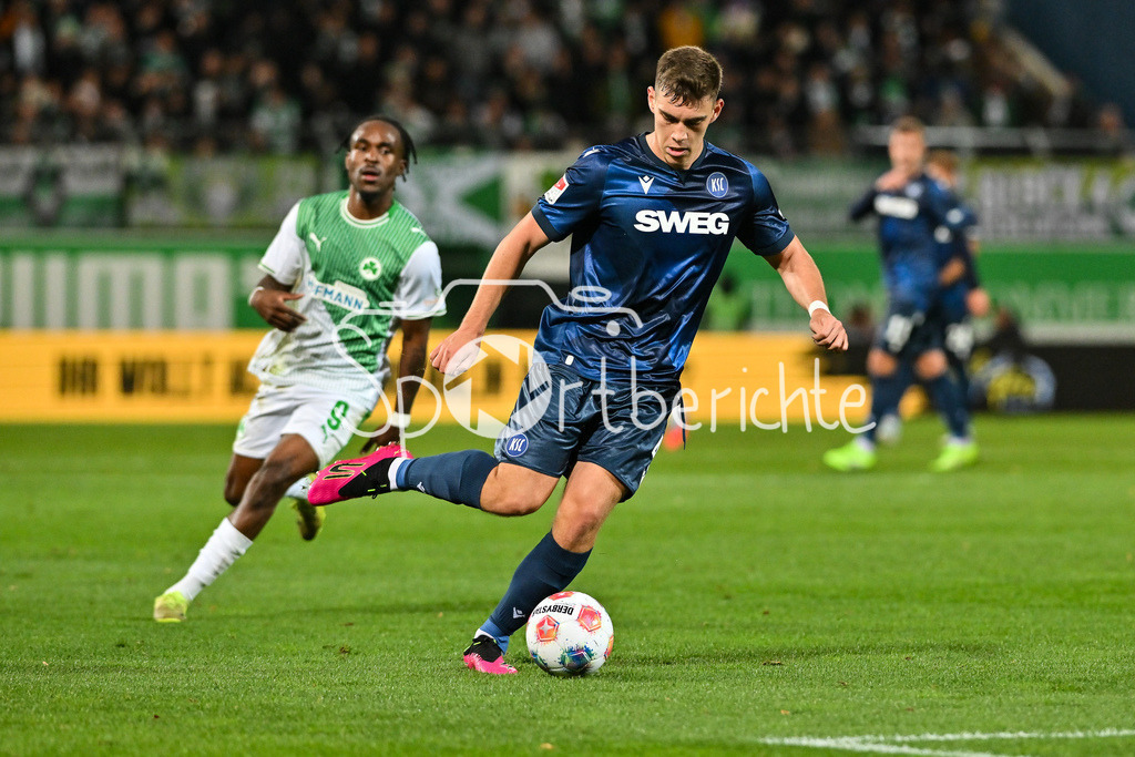 SpVgg Greuther Fürth - Karlsruher SC | FUERTH, GERMANY - OCTOBER 24: with ball Marcel BEIFUS (Karlsruher SC 4) during the 2. bundesliga match between SpVgg Greuther Fuerth vs. Karlsruher SC on matchday 10 at Sportpark Ronhof Thomas Sommer on October 24, 2025 in Fuerth, Germany / DFL REGULATIONS PROHIBIT ANY USE OF PHOTOGRAPHS AS IMAGE SEQUENCES AND/OR QUASI-VIDEO