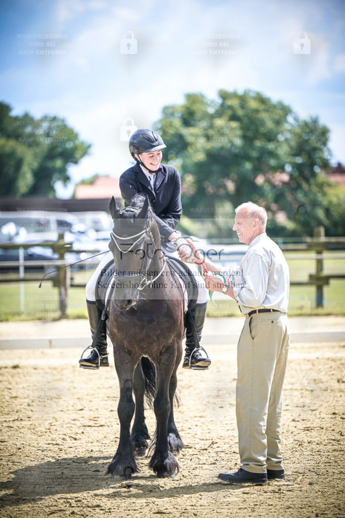 DOS_5619 | Entdecke hochwertige Reitturnierfotos von Foto Oger. Professionell, emotional und authentisch – jetzt Lieblingsmomente im Shop bestellen. - Realisiert mit Pictrs.com