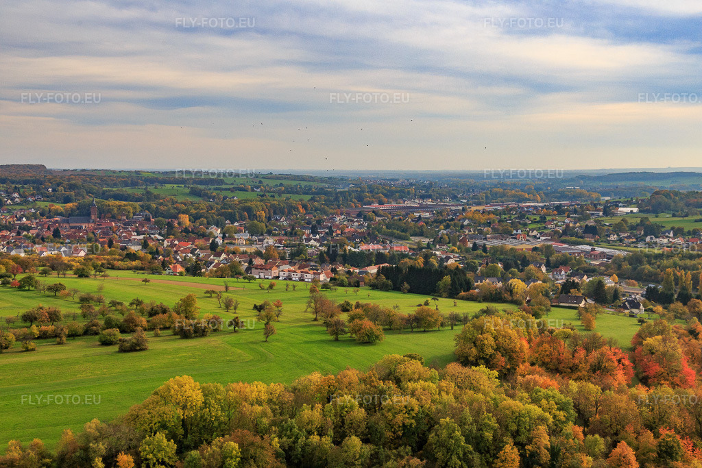Vue aérienne: Vue de la ville depuis l'ouest à Niederbronn-les-Bains dans le département Bas Rhin, France – .Photo: IMG_084739.jpg prise le 24/10/2015 par Werner Riehm/FLY-FOTO.eu – Résolution de l'original: 5472 x 3648 px