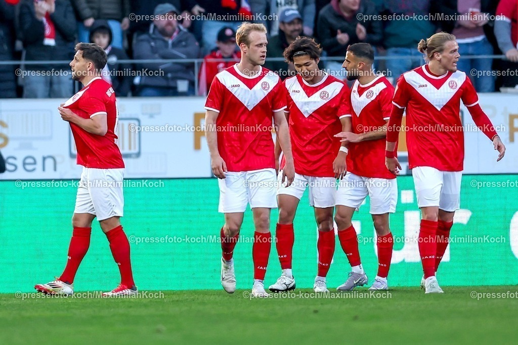 RWE06042501043 | 2025.04.06, Fußball, 3.Liga, Rot-Weiss Essen - FC Hansa Rostock, Stadion Hafenstraße, Saison 2024 2025: Torjubel nach dem 1:1 durch Torschütze Ahmet Arslan (RWE #6) DFB regulations prohibit any use of photographs as image sequences and or quasi-video.