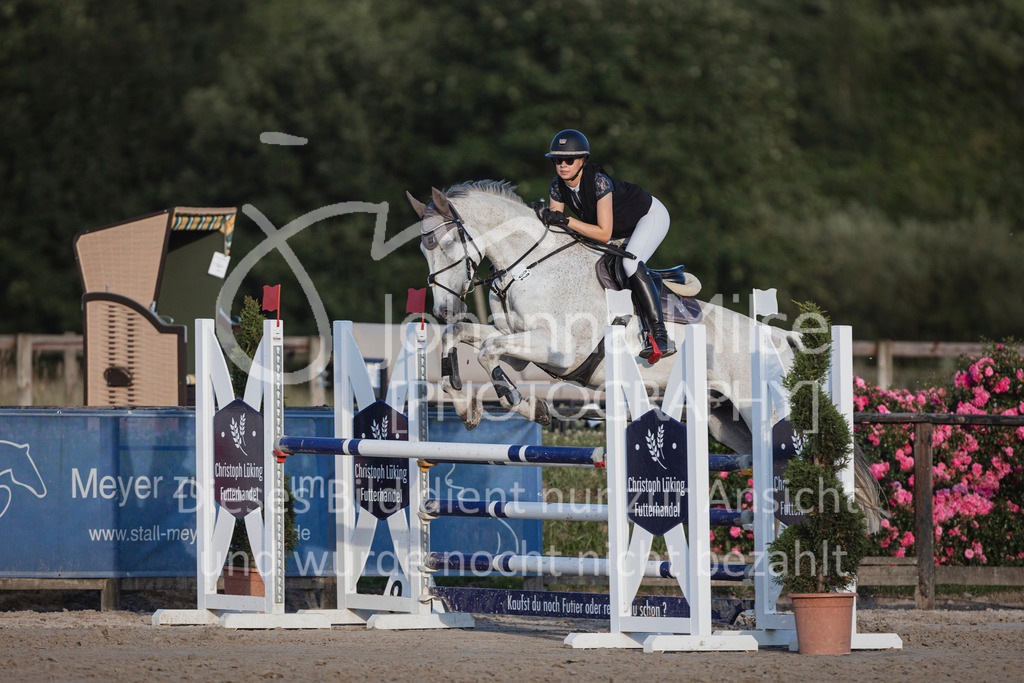 240628_LüPfSpTa_L-Spr-378 | Deine schönsten Turniermomente als professionelle Fotos! Entdecke hochwertige Pferdesport-Fotografie im Online-Shop. Jetzt Fotos finden & bestellen!