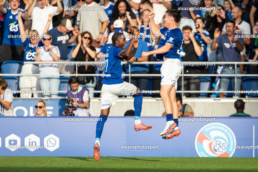 9L6A7892 | Joie des joueurs de l'equipe de apres le but de Racing Strasbourg - Realisiert mit Pictrs.com