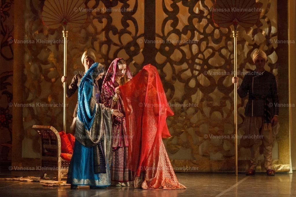  Ballett "La Bayadère" (Fotoprobe) in der Staatsoper unter den Linden | Berlin, 02.11.2018: Fotoprobe des Balletts "La Bayadere" in der Staatsoper Unter Den Linden.  - Realisiert mit Pictrs.com