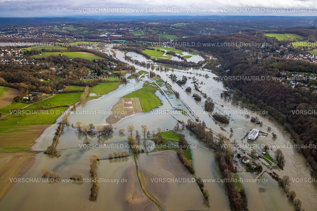 Hattingen231202195Ruhr | Luftbild, Ruhrhochwasser, Weihnachtshochwasser 2023, Fluss Ruhr tritt nach starken Regenfällen über die Ufer, Überschwemmungsgebiet Blankensteiner Schleuse am Leinpfad bis Ruhrbrücke Kemnade, Ortsansicht Blankenstein und Burg, Stiepel, Bochum, Ruhrgebiet, Nordrhein-Westfalen, Deutschland