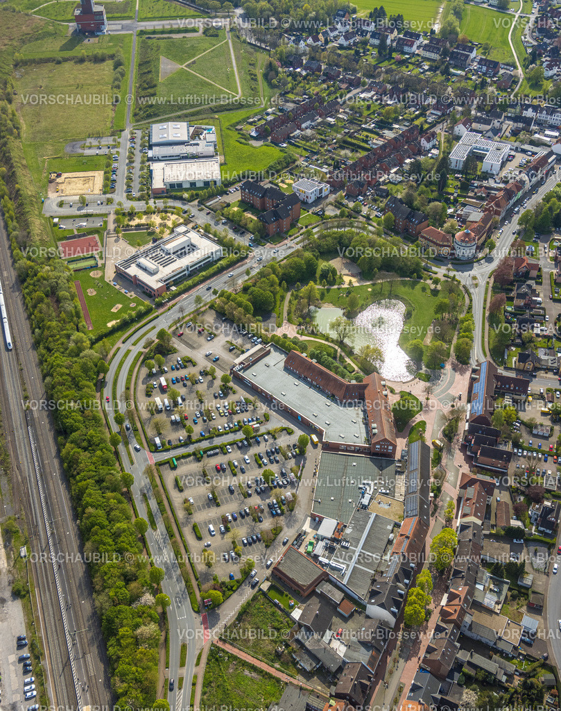 Boenen230404666 | Luftbild, Fußgängerzone Bahnhofstraße, Einkaufszentrum Oststraße, Gemeindeteich, Bad und Sauna Bönen, Goetheschule, Altenbögge, Bönen, Ruhrgebiet, Nordrhein-Westfalen, Deutschland