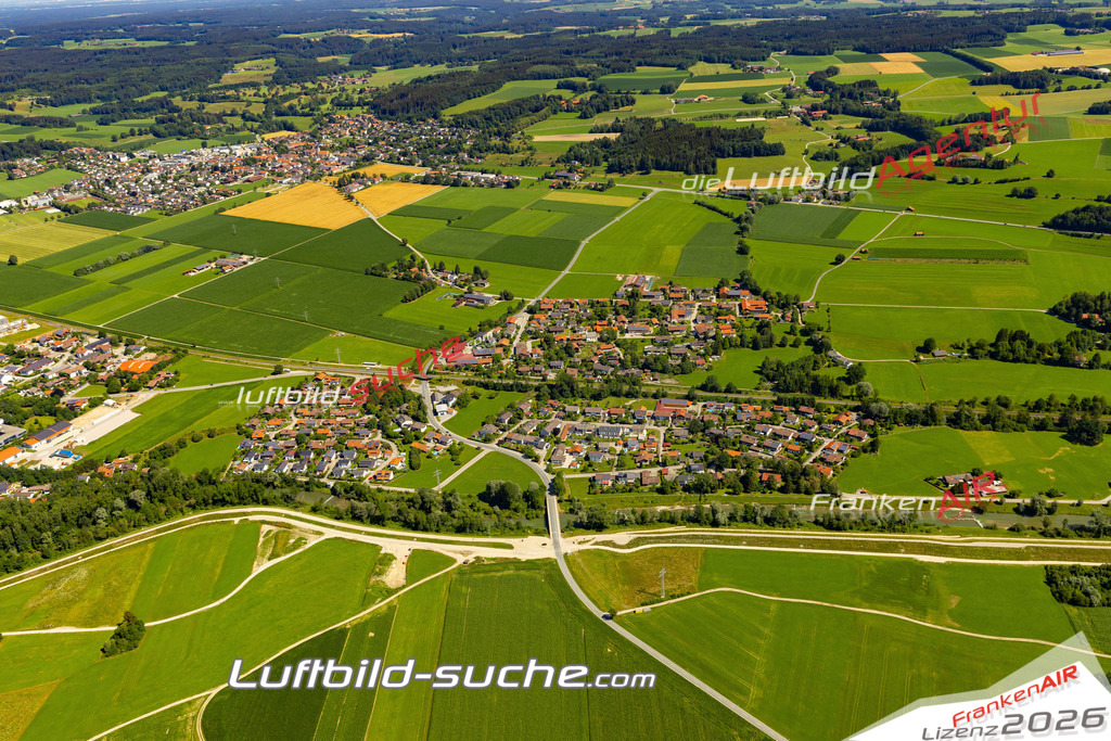 Aktuelles Luftbild von Feldolling Feldkirchen-Westerham - Die Luftaufnahme wurde 2022 mittels UL-Flugzeug erstellt ( keine Drohne ) - hochauflösende Kamera-Systeme von  Canon -Beste Qualität - Für grossformatige Ausdrucke geeignet. Die Geschenkidee !
