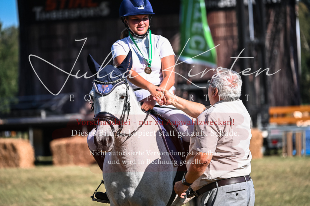 DSC_7104 | Pferde- und Turnierfotografie in Westsachsen. Pferdeportraits, Auftragszeichnungen und intuitive Kunst.
