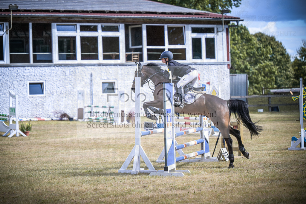 DOS_1399 | Entdecke hochwertige Reitturnierfotos von Foto Oger. Professionell, emotional und authentisch – jetzt Lieblingsmomente im Shop bestellen.Deutschlandweite Turnierfotografie. - Realisiert mit Pictrs.com