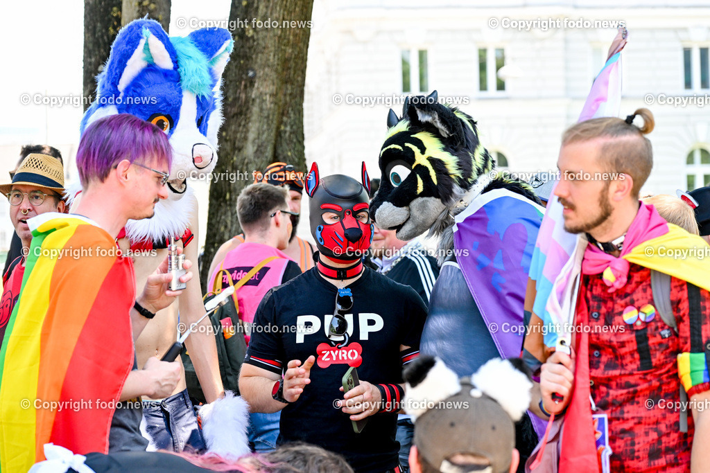Linzpride 2024_ 06.07.2024-61 | 06.07.2024, Linz, AUT, Linzpride 2024, im Bild Teilnehmer an der Linz Pride 2024