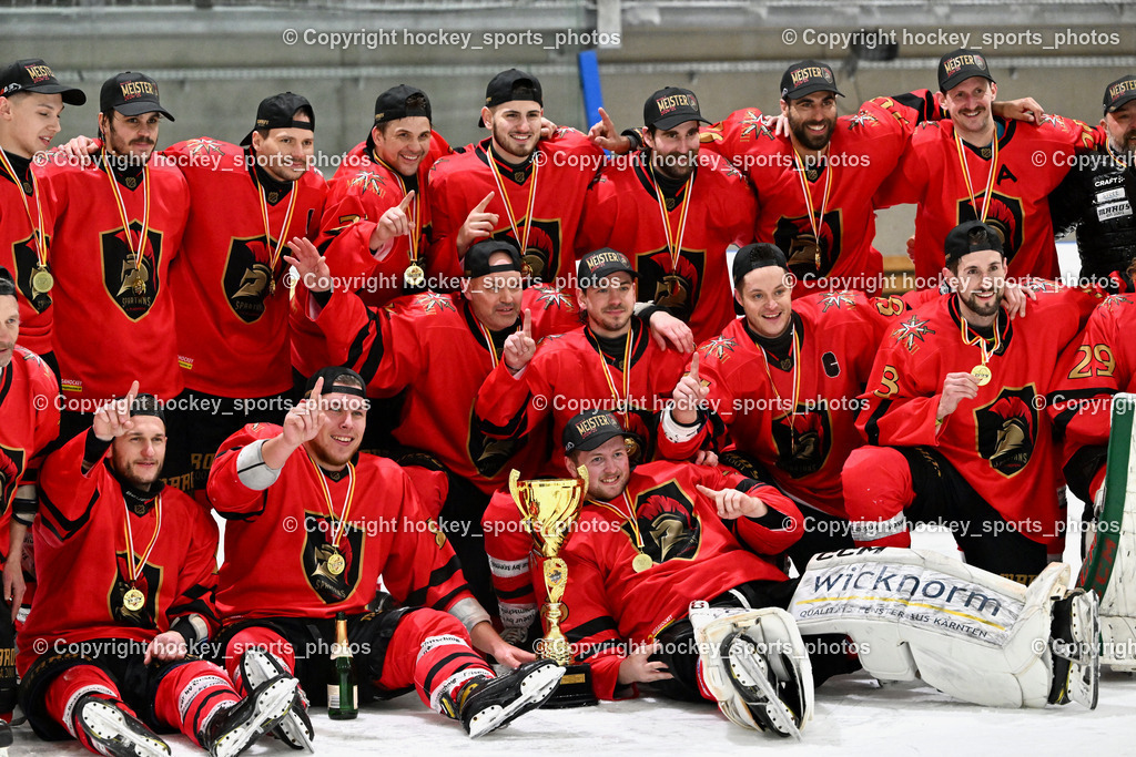 Lendhafen Seelöwen vs. Spartans Althofen | Meisterfoto Spartans Althofen 2024/25, Siegerehrung, Meisterfeier, Lendhafen Seelöwen vs. Spartans Althofen, Lendhafen Seelöwen vs. Spartans Althofen am 14.02.2025 in Ferlach (HTC Eishalle Ferlach), Austria, (Photo by Bernd Stefan)
