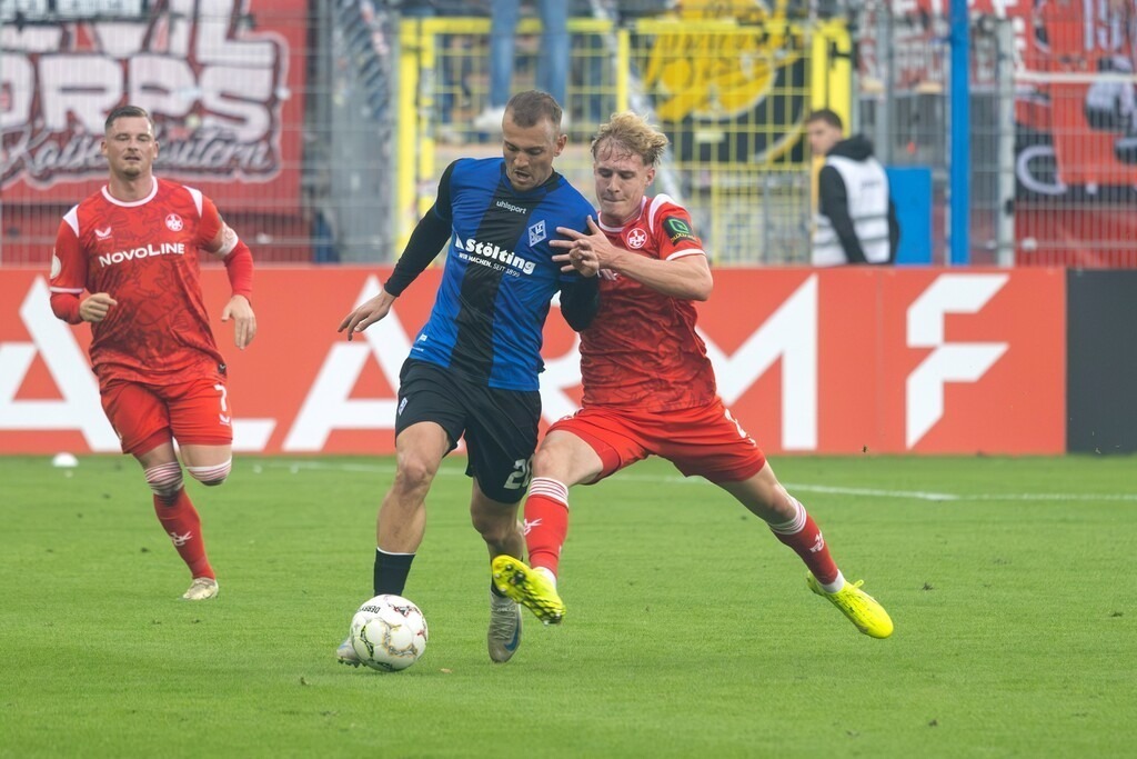 Fußball DFB-Pokal 2026/27, 1. Runde: Waldhof Mannheim gegen 1. FC Kaiserslautern | Fußball DFB-Pokal 2026/27, 1. Runde: Waldhof Mannheim gegen 1. FC Kaiserslautern***Kushtrim Asallari (20, Mannheim) wird Mika Haas (22, Kaiserslautern) gefoult - Realisiert mit Pictrs.com