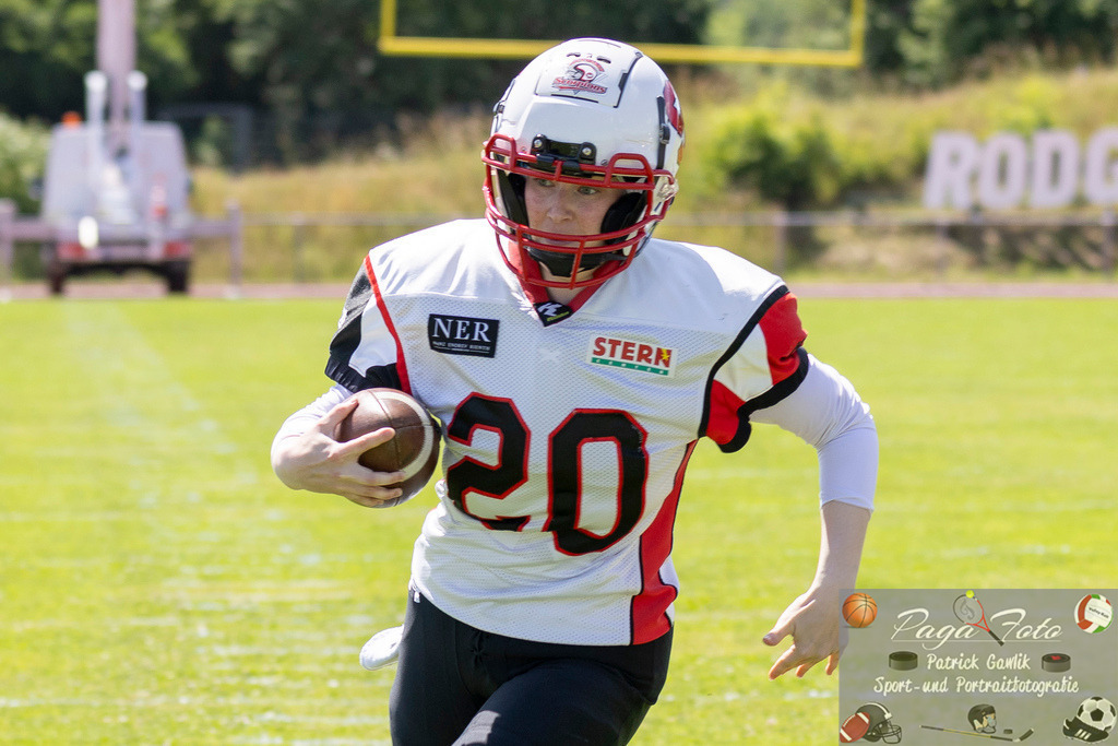 GFLW 1: German Football League Women 1: Rodgau Pioneers Ladies - Stuttgart Scorpions Sisters, 07.06.2026 | Dinah Laura Naegele (Stuttgart Scorpions Sisters #20) mit dem Ball in den Händen Freisteller, Portrait / Porträt, Rodgau Pioneers Ladies - Stuttgart Scorpions Sisters, Rodgau, Maingau-Energie-Stadion "Am Weichsee", 7.6.2026 - Realisiert mit Pictrs.com