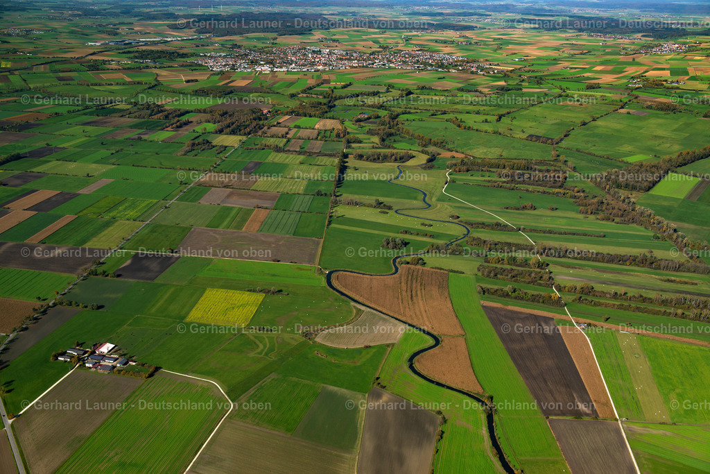 3704655 | Fluß Nau, RIEDHöFE 16.10.2017 Strukturen auf landwirtschaftlichen Feldern  in Riedhöfe im Bundesland Baden-Württemberg, Deutschland // Structures on agricultural fields  in Riedhöfe in the state Baden-Wuerttemberg, Germany Foto: Gerhard Launer