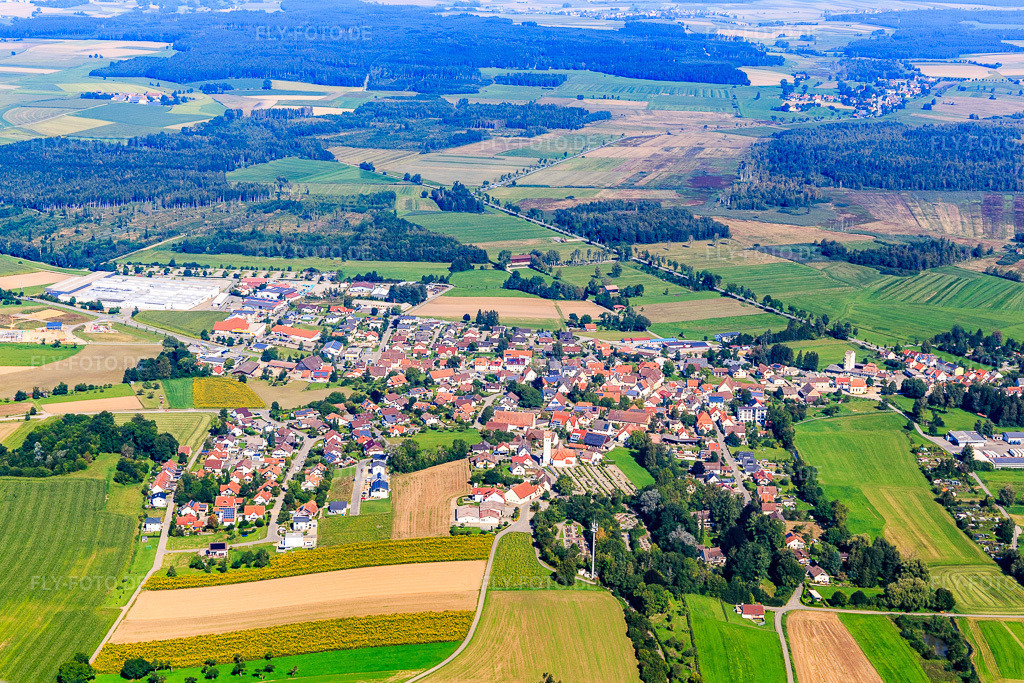 Luftbild: Ortsansicht von Südosten in Bad Buchau im Bundesland Baden-Württemberg in Deutschland. Foto: IMG_129180.jpg vom 04.09.2021 durch Werner Riehm/FLY-FOTO.de