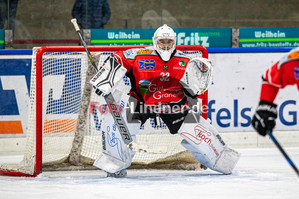 TSV Peißenberg Miners vs ESC Geretsried | Eishockey Bayernliga Vorbereitung 2024/2025, TSV Peißenberg Miners vs ESC Geretsried, 20240929,Johannes KIEFER (Miners Goali 32) in Aktion,2024-09-29 in Peißenberg (Eisstadion)Johannes KIEFER (Miners Goali 32)Copyright: WolfgangxLindner